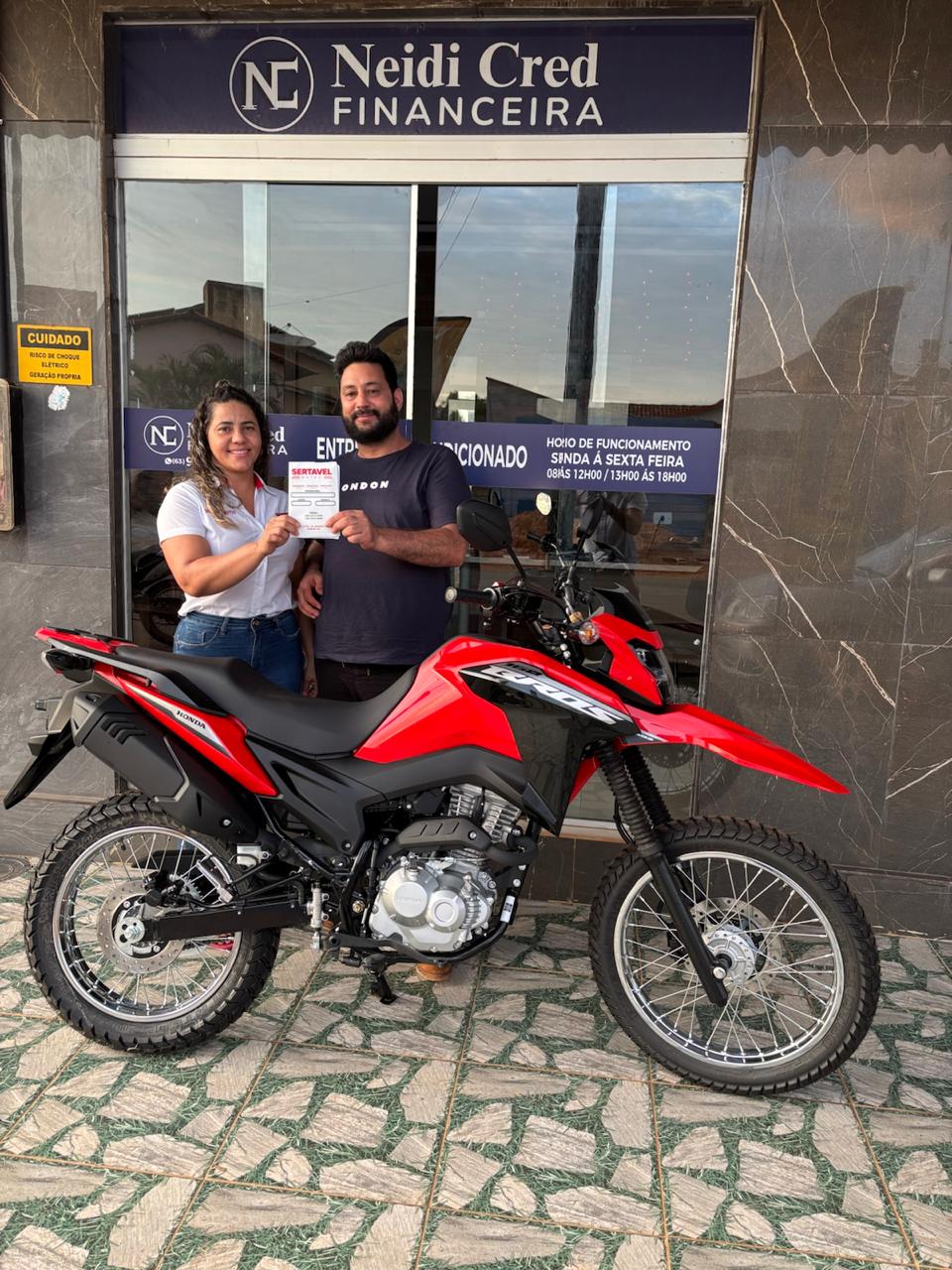 Cliente satisfeito na galeria