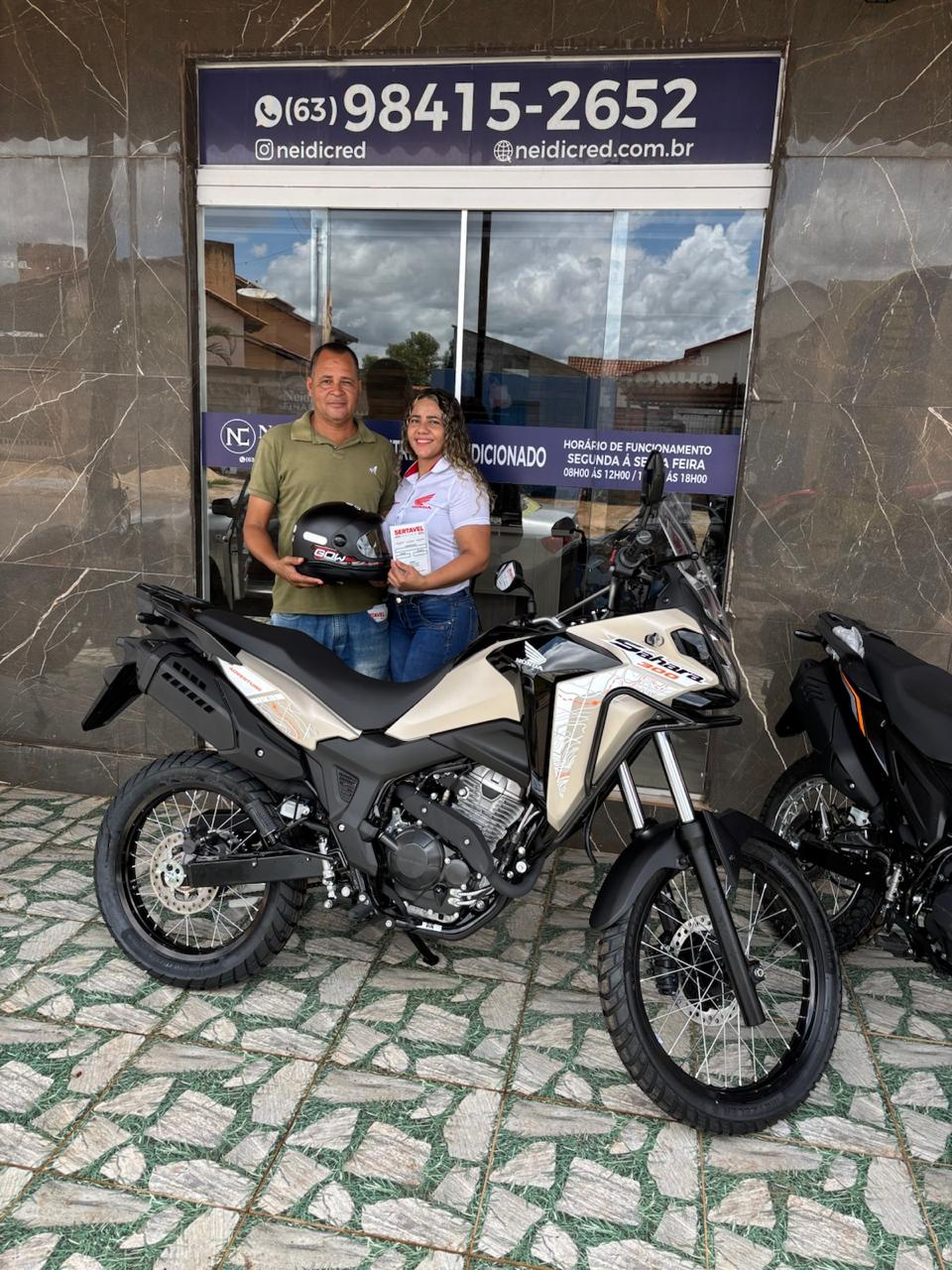 Cliente satisfeito na galeria