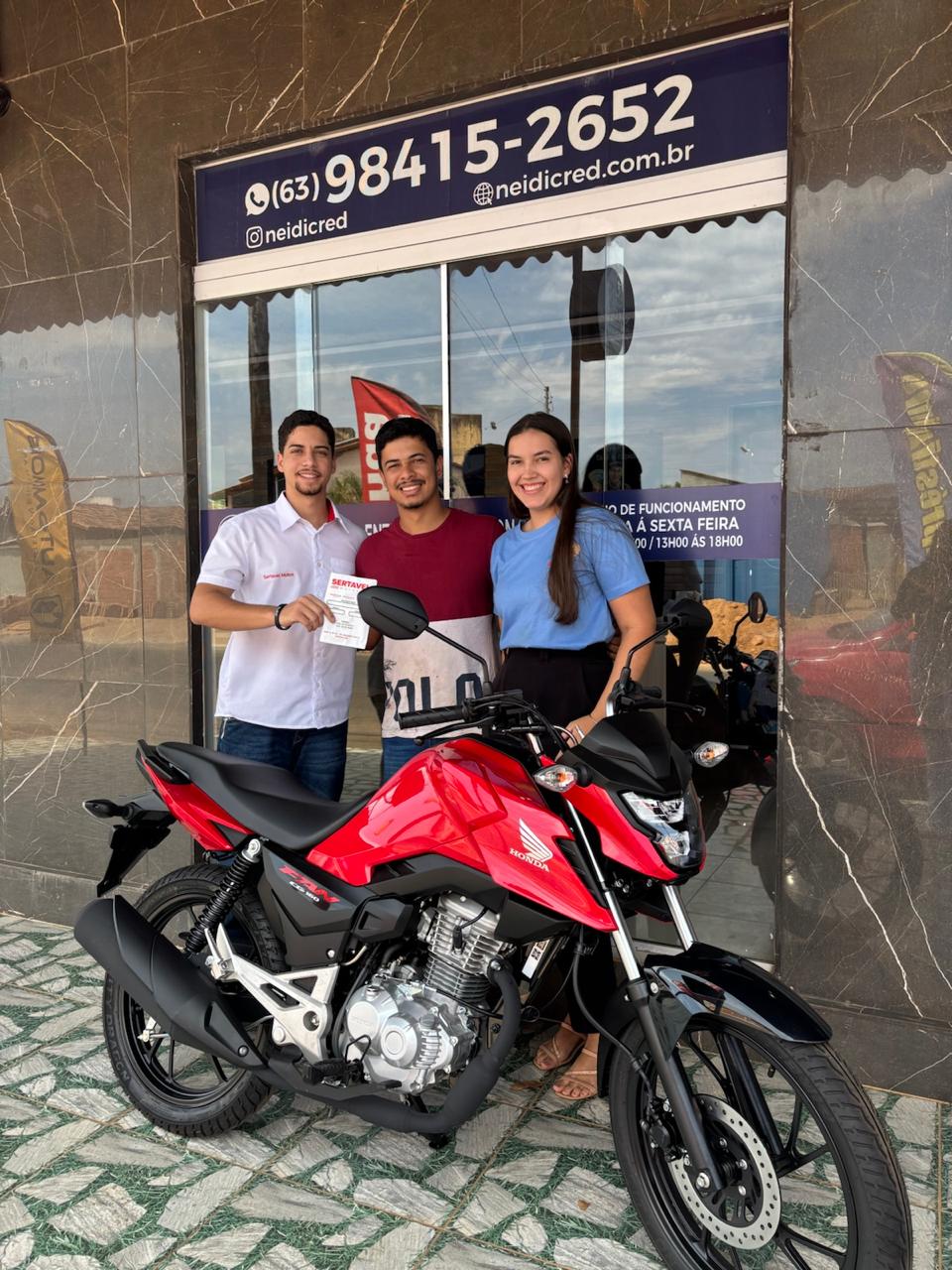 Cliente satisfeito na galeria
