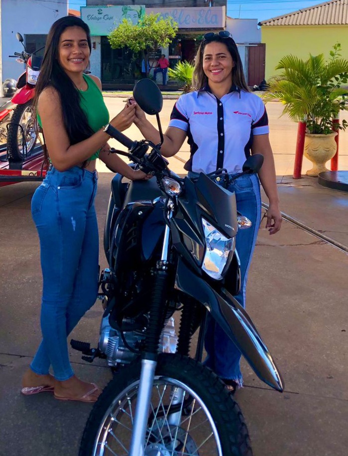 Cliente satisfeito na galeria